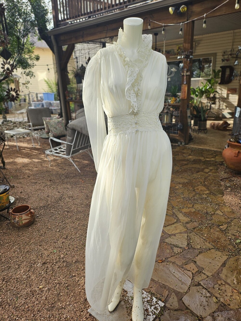 Vintage Beau Monde White Sheer Sexy Frilly Puff Sleeve Negligee Robe Size 34 (M)